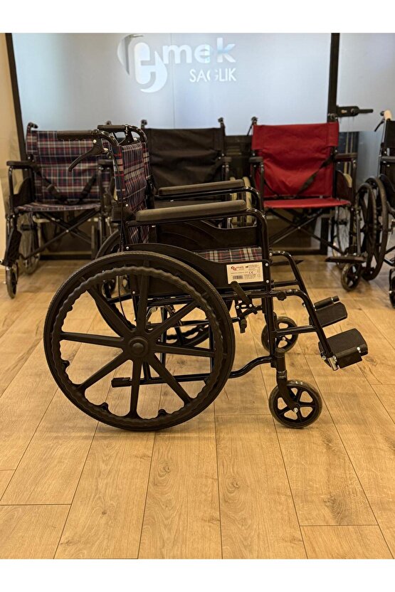 Wipperman marka İTHAL Refakatçi frenli Standart Manuel Tekerlekli Sandalye