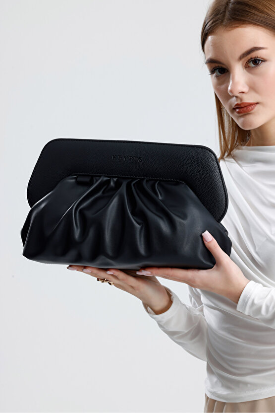 Heybes Kadın Siyah Vegan Deri Büzgü Tasarım Mıknatıs Mekanizmalı Modern El Çantası