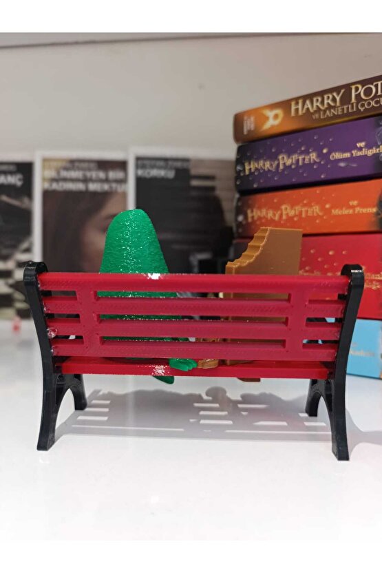 Bank Üzerinde Avokado Ve Çikolata Figürü  Dekoratif Obje