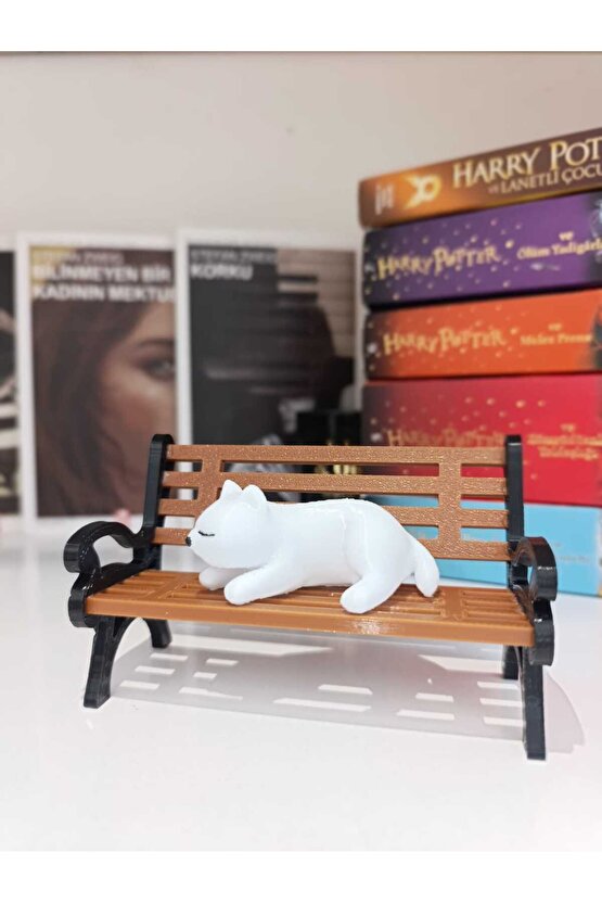 Bankta Uyuyan Sevimli Kedi  Dekoratif Obje