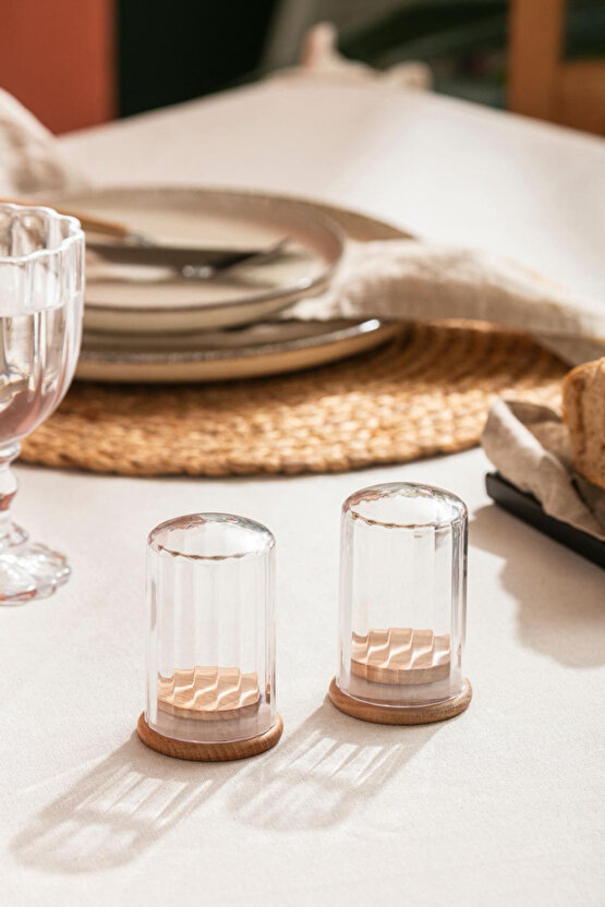 Şeffaf Kristal Tuzluk & Biberlik Seti – Ahşap Tabanlı, Modern Masaüstü Sunum