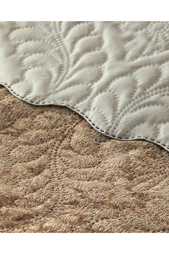 Royal Charm Kadife Çift Kişilik Yatak Örtüsü Takımı Gümüş