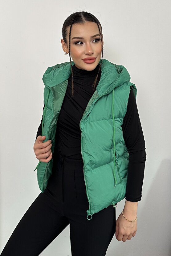 Kadın Kapüşonlu Kısa Şişme Yelek – Dolgulu, Kışlık, Spor Günlük, Su itici