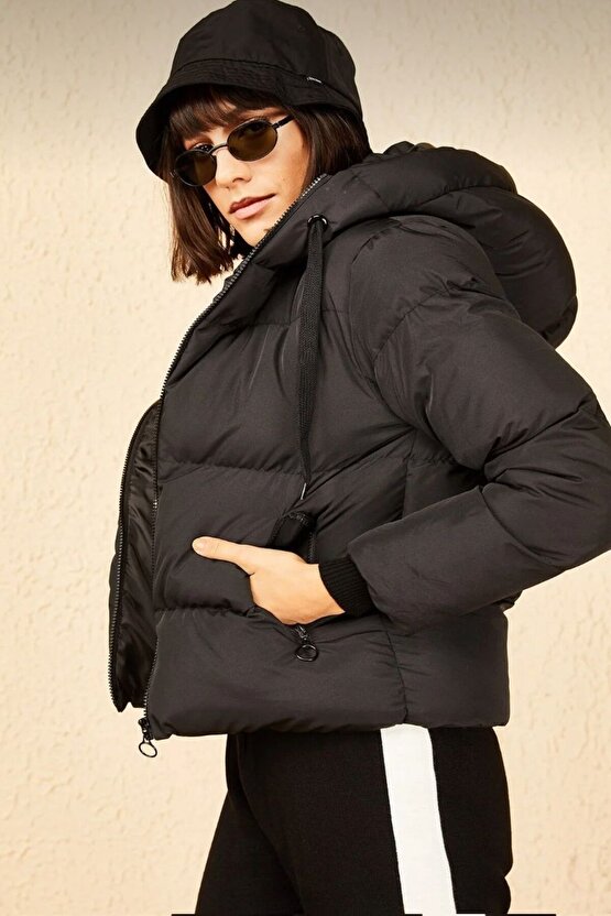 Kadın Siyah Kapüşonlu Şişme Mont - Oversize, Yaka Bağcıklı