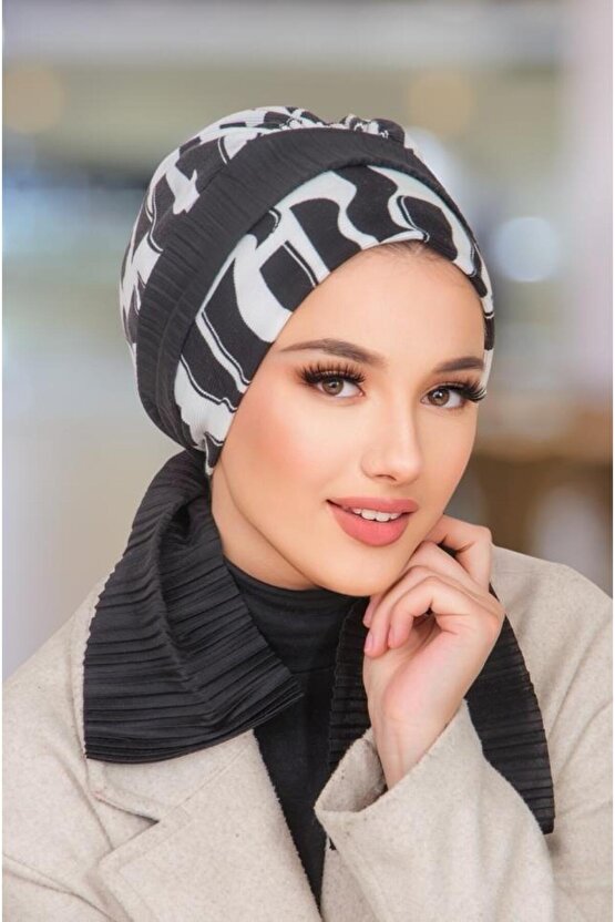 Siyah Beyaz Piliseli Fularlı Bone