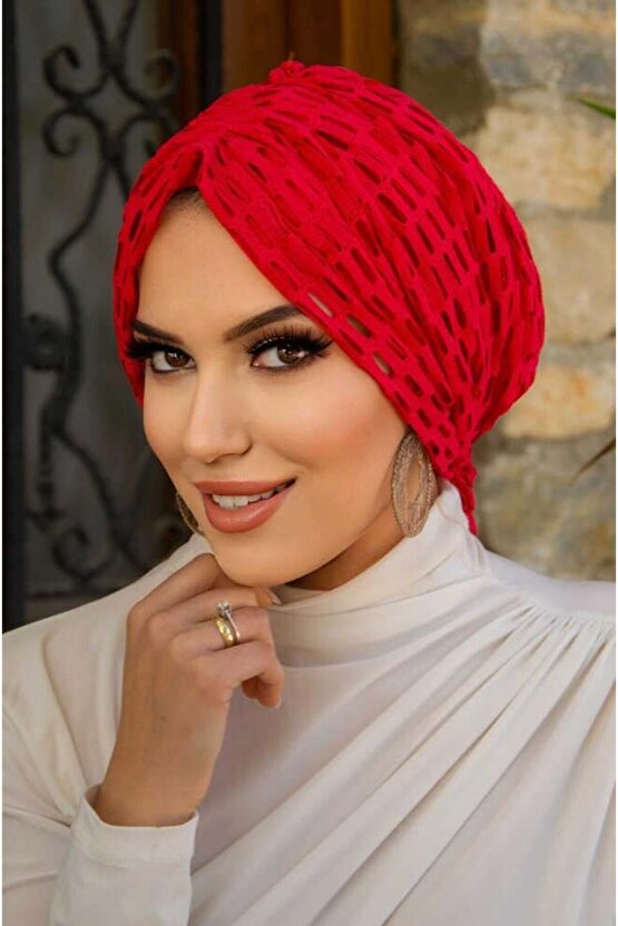 Kırmızı Dantel Tokalı Bone