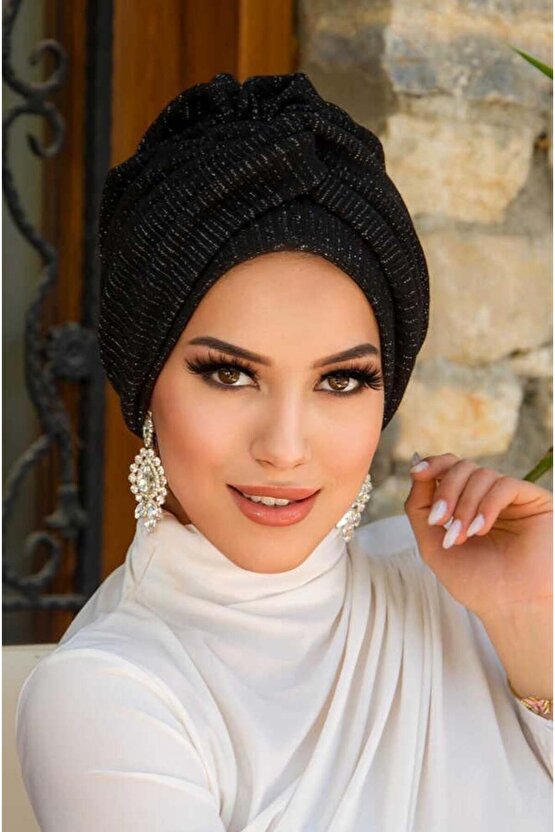 Siyah Fitilli Burgu Detaylı Bone