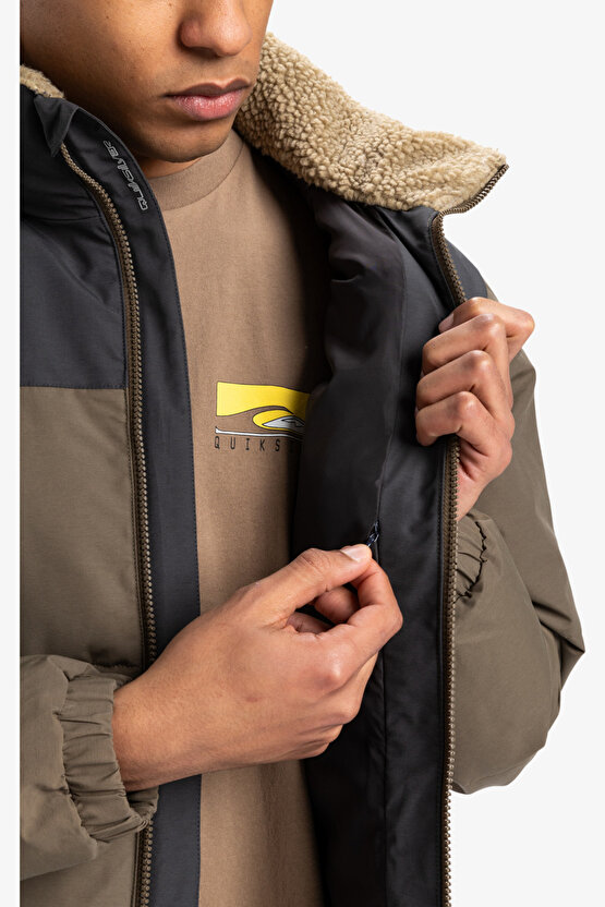 Puffer jacket for men. Features include: Collection: Lifestyle collection, Use: Everyday Adventure
