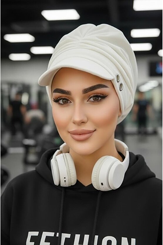 Beyaz Metal Detaylı Tesettür Şapka Bone