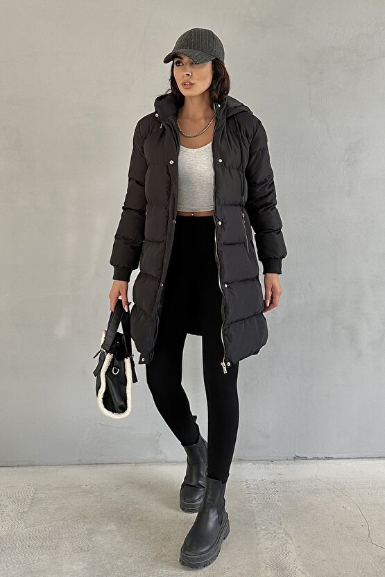 Kadın Siyah Uzun Şişme Mont - Kapüşonlu, Gold Detaylı