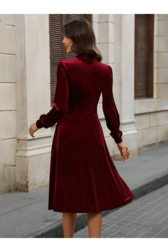 Kadın Uzun Kollu Yakadan Fiyonklu Cepli Midi Kadife Elbise