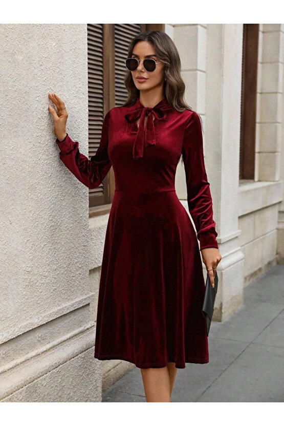 Kadın Uzun Kollu Yakadan Fiyonklu Cepli Midi Kadife Elbise
