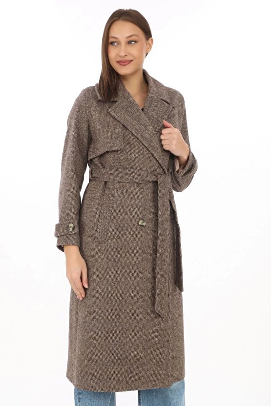 Kadın Balık Sırtı Yünlü Dokuma Kaşe Kaban – Kruvaze Yaka, Kuşaklı, Cepli, Astarlı Uzun Boy Tesettür