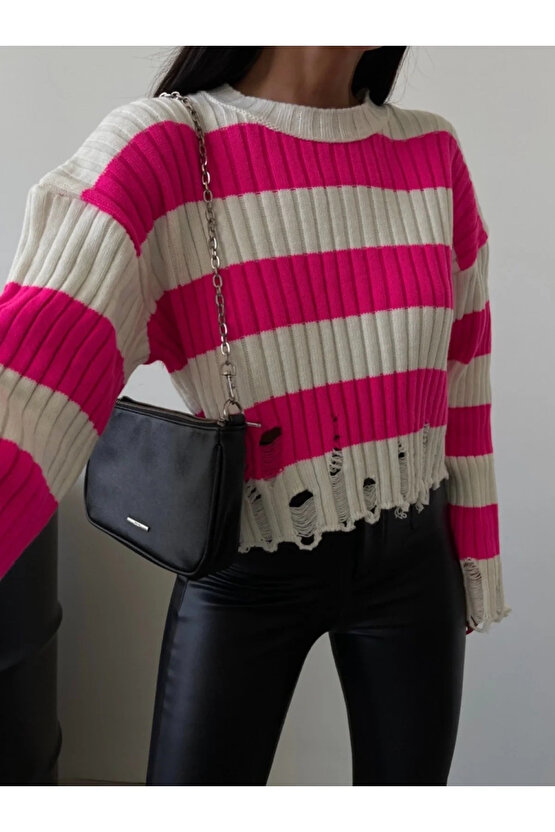 Pembe Çizgili Yırtık Detaylı Triko Kazak