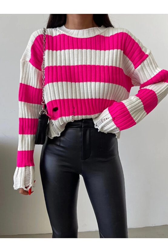 Pembe Çizgili Yırtık Detaylı Triko Kazak
