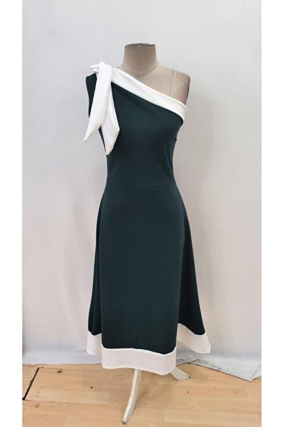 Kadın Tek Omuzu Açık Omuzlardan Kurdela Detaylı çift Renkli Ithal Krep Elbise