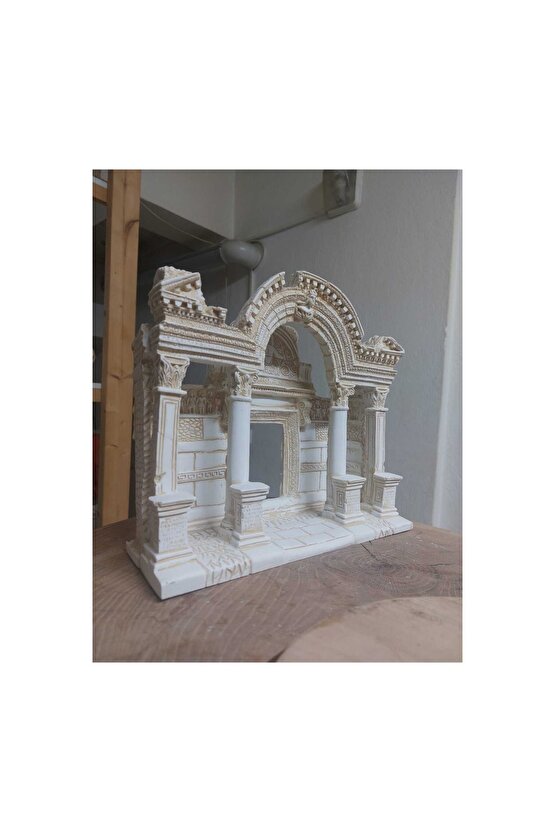 LED Işıklı, Hadrian Tapınağı Figürü