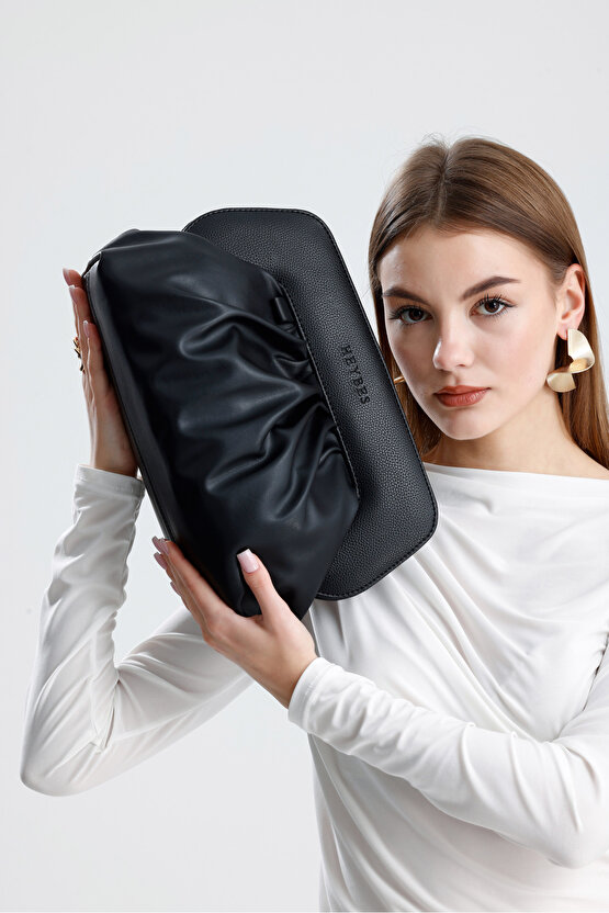 Heybes Kadın Siyah Vegan Deri Büzgü Tasarım Mıknatıs Mekanizmalı Modern El Çantası