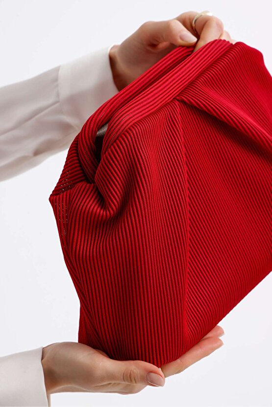 Heybes Kadın Kırmızı Piliseli Clutch El Çantası