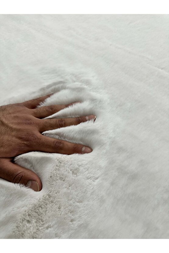 Modern Tavşan Tüyü Yumuşacık Tüy Dökmez Peluş Halı Kırık Beyaz