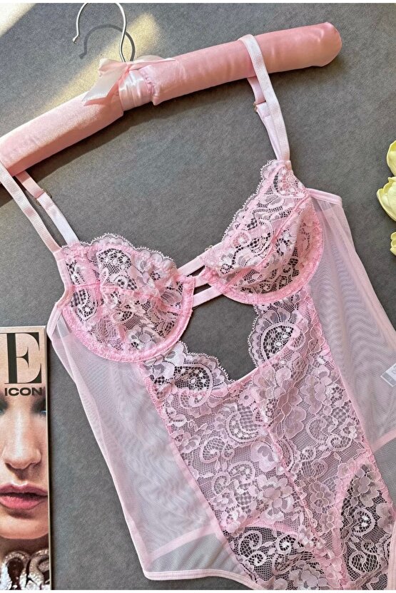 Derin Dekolteli Transparan Dantelli Bodysuit