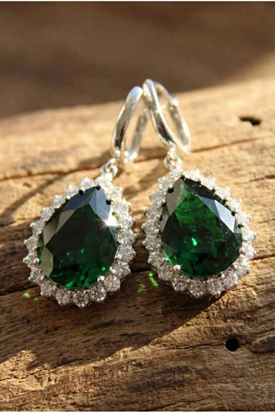 Yeşil Taşlı Küpe