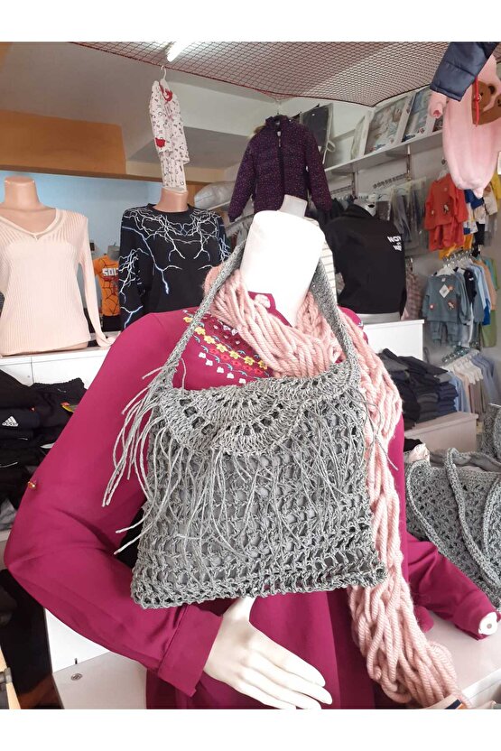 Gri Püsküllü el örgü çanta
