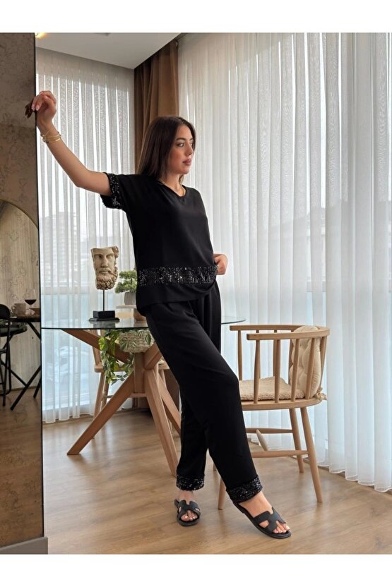 Kadın Kısa Kollu V Yakalı Pul Payetli Viskon Iki Iplik Bluz Ve Pantolon Ikili Takım