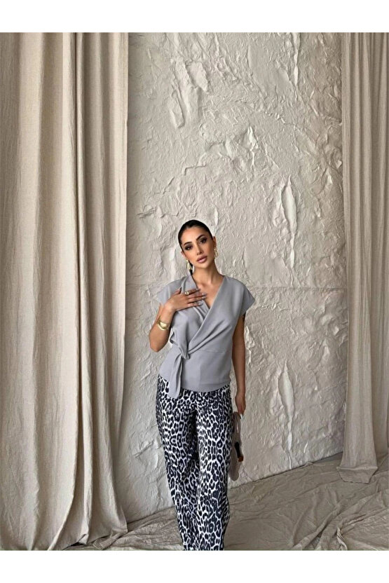 YANDAN BAĞAMA DETAYI KOSUZ BUZ Gri