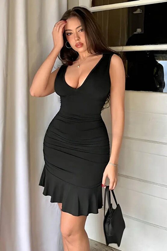 Derin Dekolteli Fırfırlı Krep Elbise