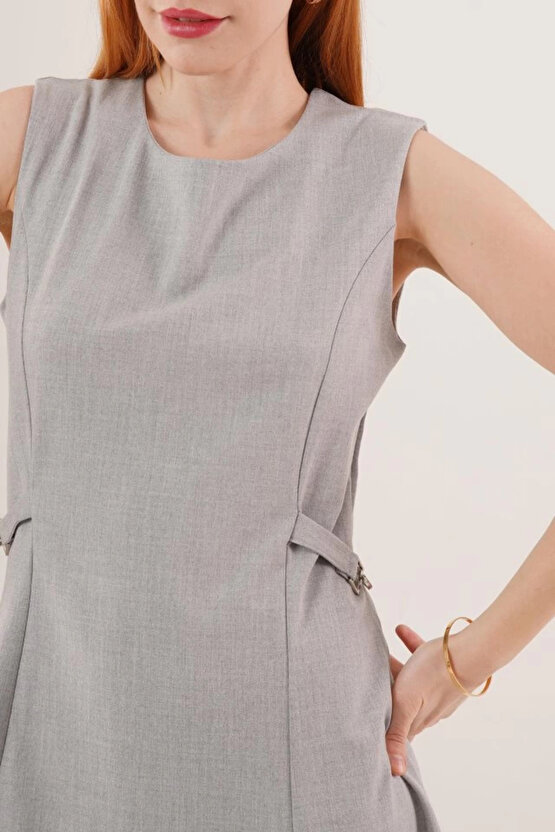 MDB Yanları Zincir Detaylı ıfır Kol Gri Mini Elbise