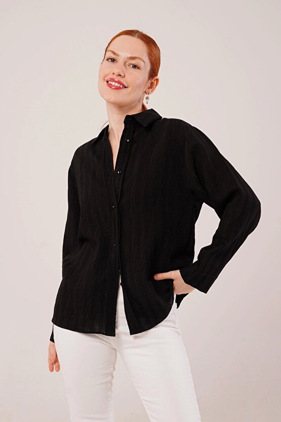 Düğmeli Ve Çizgi Detaylı iyah Gömlek