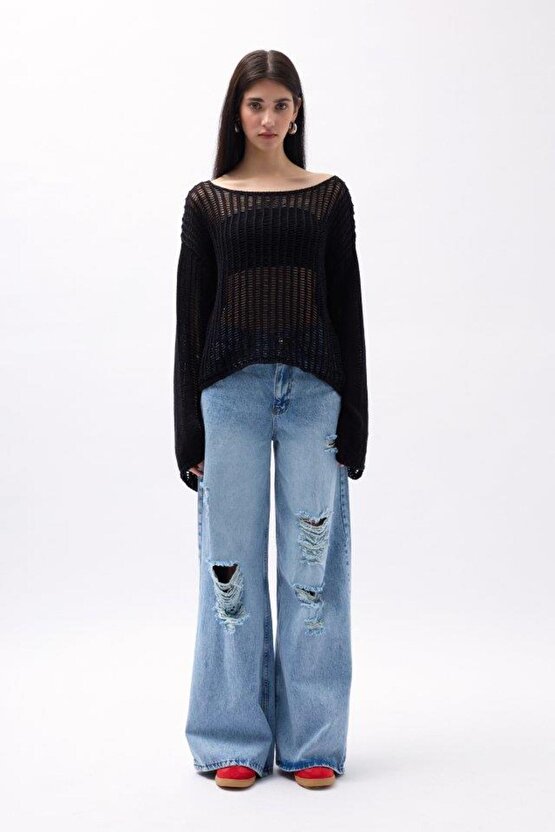 Kayık Yaka Ajurlu Bluz