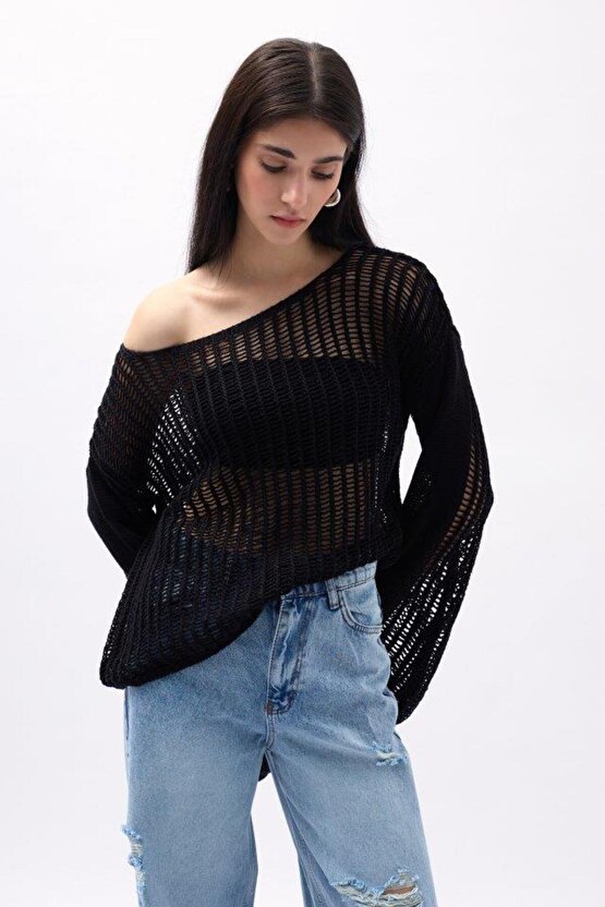 Kayık Yaka Ajurlu Bluz