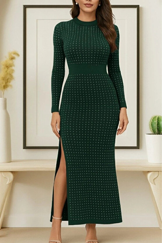 Kadın Uzun Kollu Bisiklet Yaka Taşlı Midi Kadife Elbise