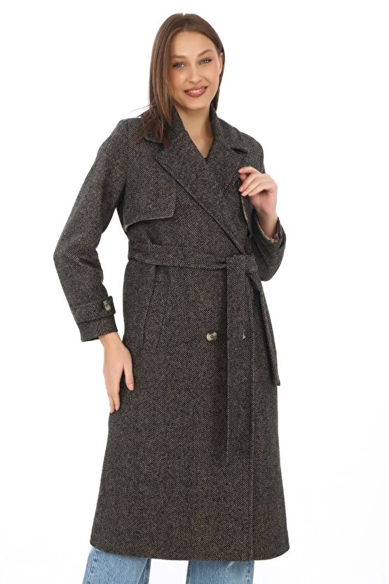 Kadın Balık Sırtı Yünlü Dokuma Kaşe Kaban – Kruvaze Yaka, Kuşaklı, Cepli, Astarlı Uzun Boy Tesettür