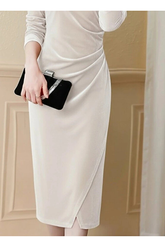 MDB Kadın Uzun Kollu Kruvaze Yakalı Yandan Büzgülü önden çapraz Detaylı Midi Kadife Elbise