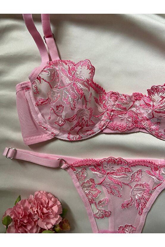 Pembe Çiçekli İç Çamaşır Takımı