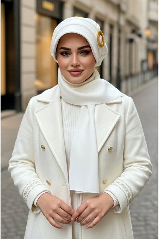 Beyaz Gold Tokalı Kışlık Tesettür Şapka