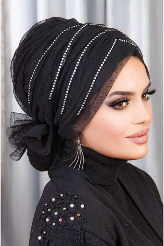 Siyah Taşlı Aksesuarlı Tokalı Bone