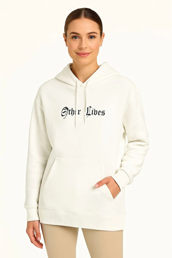 EQURİ Oversize Üç İplik Şardonlu Kapüşonlu Sweatshirt – Beyaz Other Lives Ön Ve Arka Baskılı, Kang