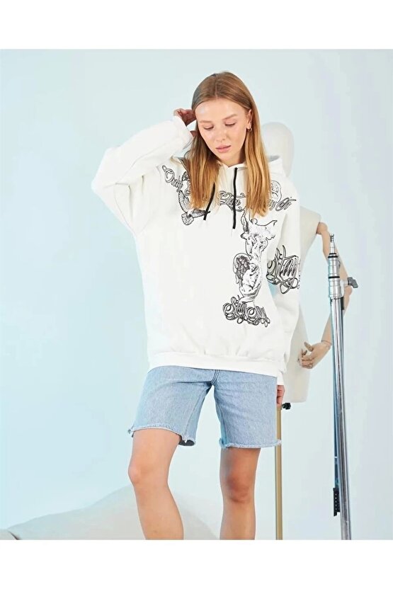 Kayran Clein Kapüşonlu Üç İplik Sweatshirt – Beyaz Strong Heykel Baskılı, Rahat Kalıp, Kanguru Cepli