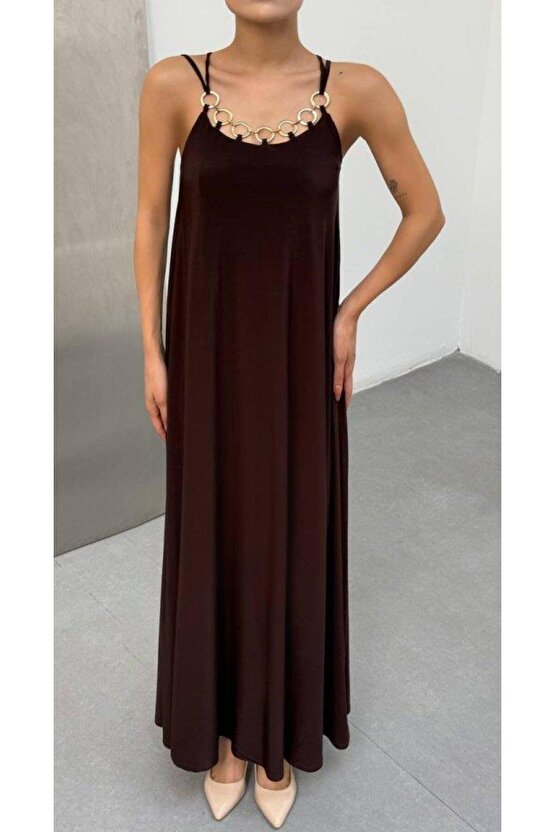 Kadın Omuz Askılı Kuş Gözü Zincir Detay Sandy Kumaş Maxi Boy Elbise