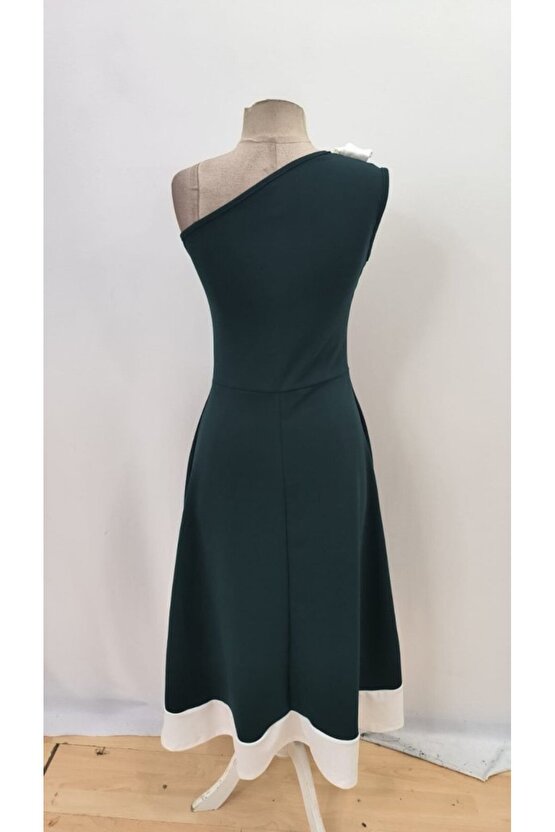 EQURİ Kadın Tek Omuzu Açık Omuzlardan Kurdela Detaylı çift Renkli Ithal Krep Elbise