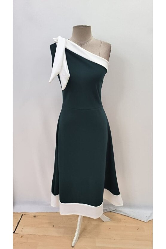 EQURİ Kadın Tek Omuzu Açık Omuzlardan Kurdela Detaylı çift Renkli Ithal Krep Elbise