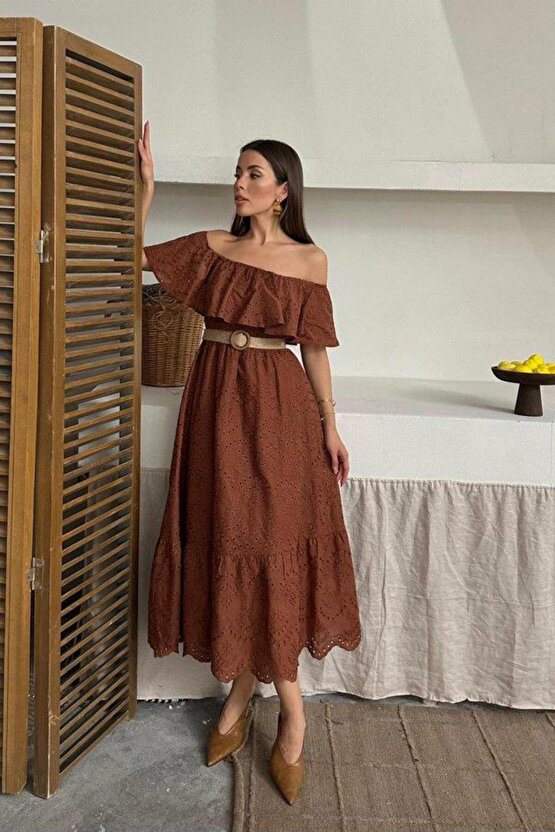 Kahverengi Omzu Lastikli Brode Elbise
