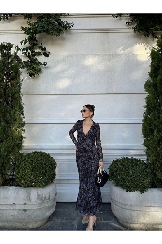 Kruvaze V yaka, fırfırlı ve bağcıklı Desenli Bluz ve Midi Etek Takım - Siyah