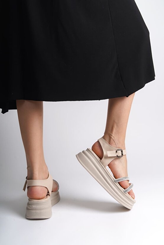 ZLOHE Kalın Tokalı Taşlı Şeritli Ortopedik Taban Kadın Sandalet CKT - Krem