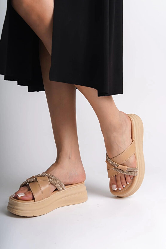 RUBY Düz Topuklu Taşlı Çapraz Şeritli Kalın ve Ortopedik Taban Kadın Terlik CTT - Ten