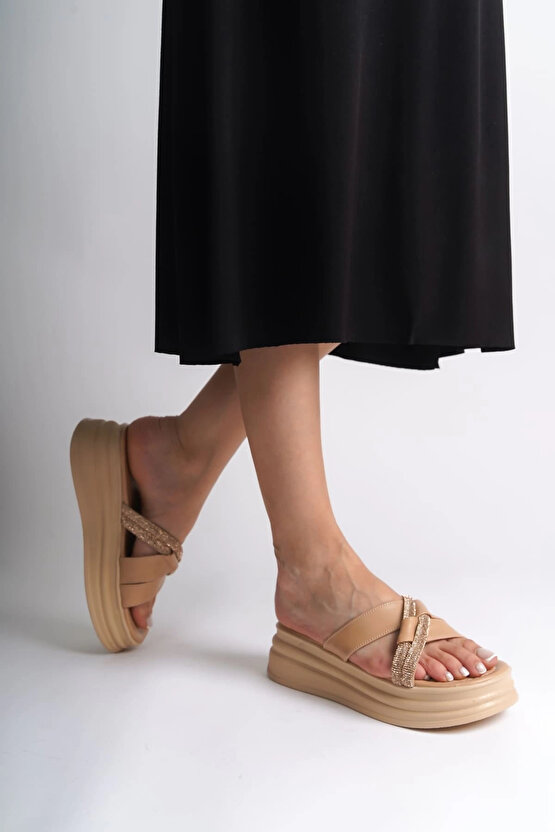 RUBY Düz Topuklu Taşlı Çapraz Şeritli Kalın ve Ortopedik Taban Kadın Terlik CTT - Ten